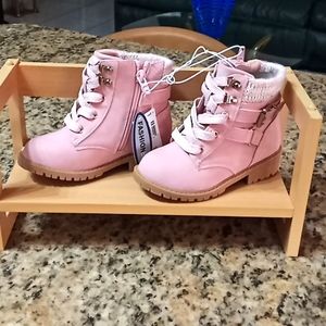 Falls Creek Kids Girls Size 9 Fashion Boots. Light Pink. NWT. Flawless Condition